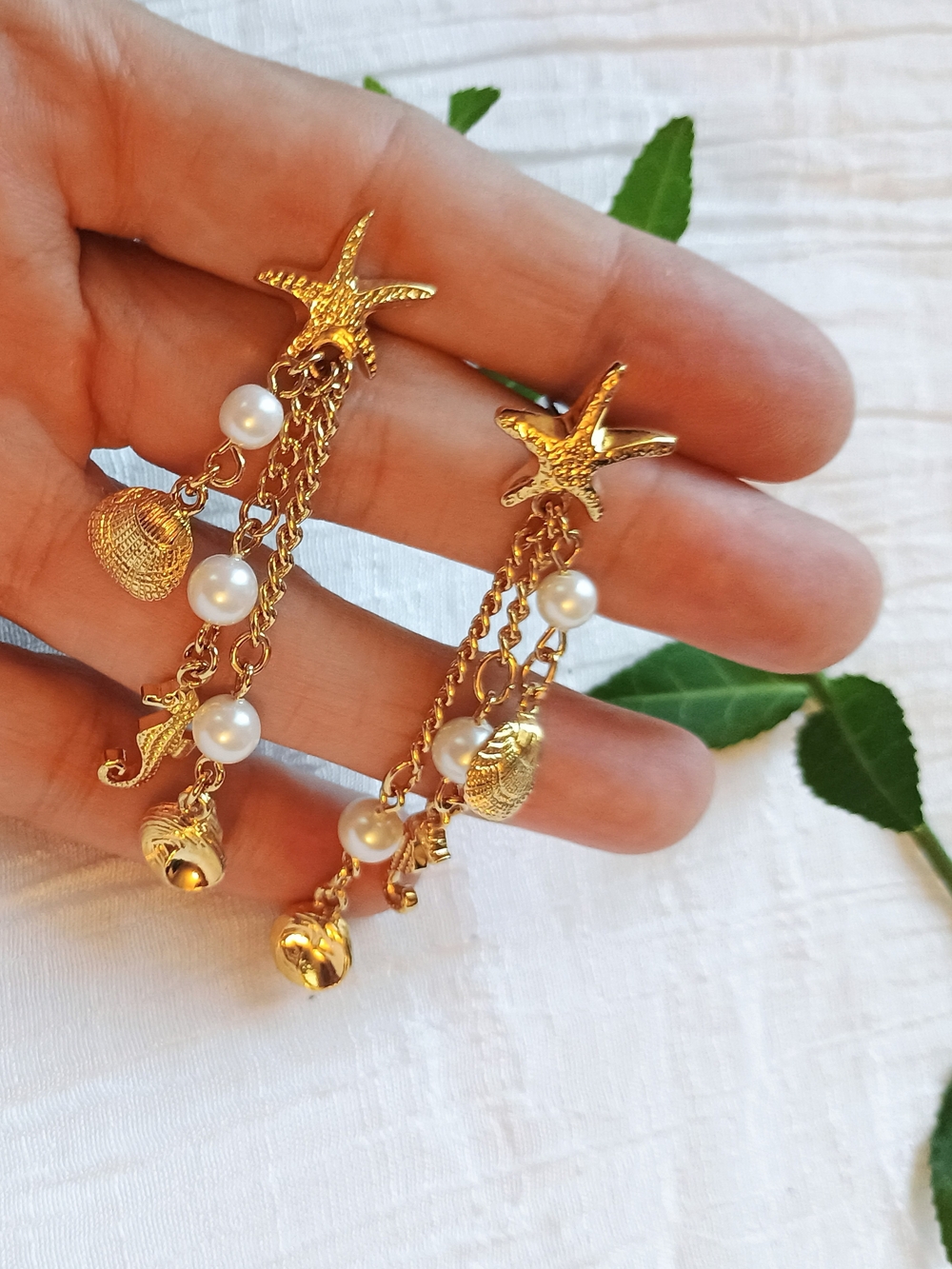 🩵 MERMAID CORE 🩵 VTG Gold Tone Triple Drop Chain Seashell & Faux Pearl Earring